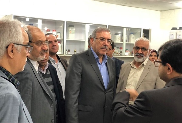 مشاور رییس جمهور از اداره کل دارو، غذا و استاندارد قشم بازدید کرد/ پذیرش و تایید ماهانه حدود 7 هزار نمونه وارداتی و صادراتی