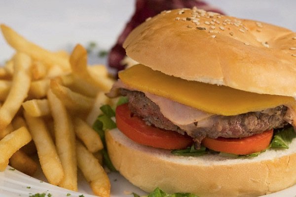 فست فود به سیستم ایمنی بدن آسیب می زند