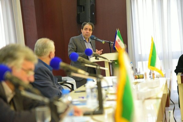 حوزه بیمه هزینه دارد/طرح تحول سلامت سیاسی نیست