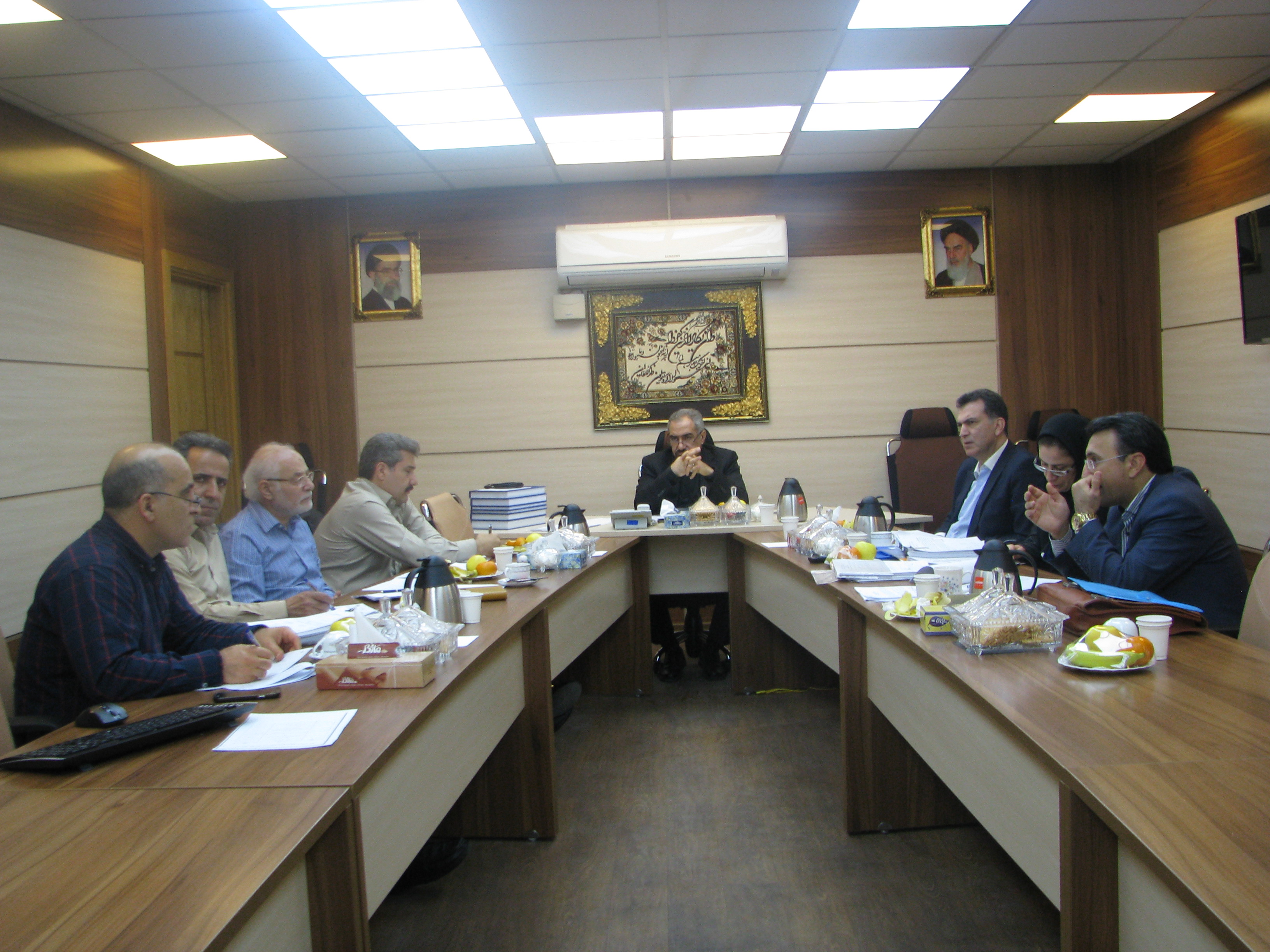 كميسيون بررسي صدور پروانه هاي بهداشتي و مجوزهاي ورود مواد اوليه برگزار شد