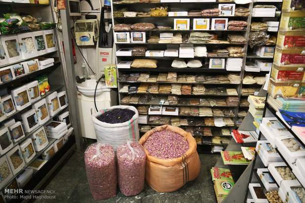 تجویز دارو در عطاری ها تخلف است/ادغام طب سنتی در نظام سلامت