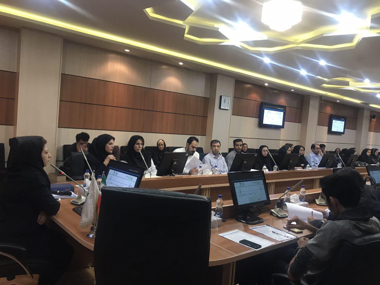 آموزش عملیاتی شدن شبکه ملی آزمایشگاهی به آزمایشگاه های همکار و مجاز/نظارت کامل به ثبت نتایج آزمون نمونه های ارسالی