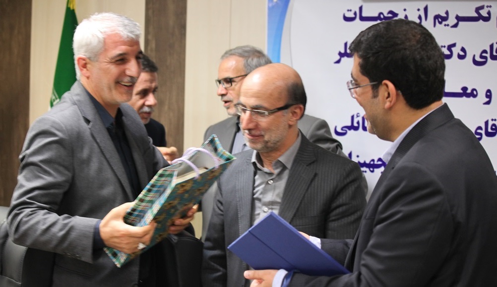 مراسم تکریم و معارفه مدیران کل سابق و جدید تجهیزات و ملزومات پزشکی سازمان غذا و دارو برگزار شد