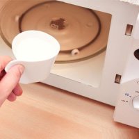 هشدار؛ غذاهایی که هرگز نباید در ماکروویو گرم شوند